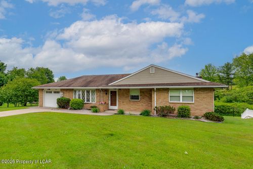 42 W County Rd, Sugarloaf, PA, 18249-3245 | Card Image