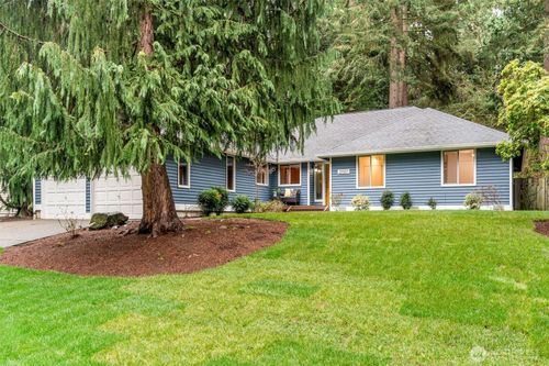 21007 Pioneer Way, Edmonds, WA, 98026-6946 | Card Image