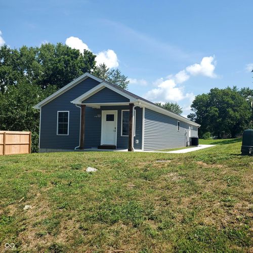 1109 W Vine St, Brownstown, IN, 47220-1032 | Card Image