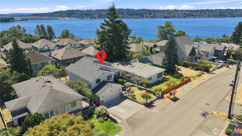 1011 N 28th Pl, Renton, WA, 98056-2174 | Card Image