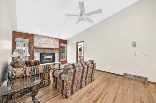 1030 Shawnee Rd Sw, Calgary, AB, T2Y1W6 | Card Image