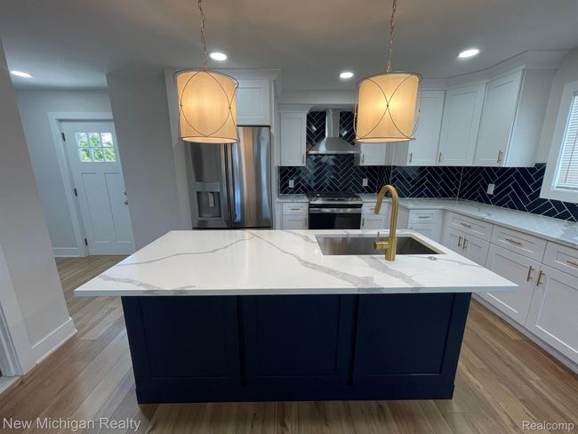 985 W Hazelhurst St, House other with 3 bedrooms, 3 bathrooms and null parking in Ferndale MI | Image 9