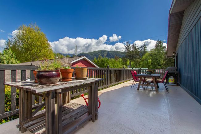 41575 Rod Road, House other with 4 bedrooms, 2 bathrooms and null parking in Squamish BC | Image 6