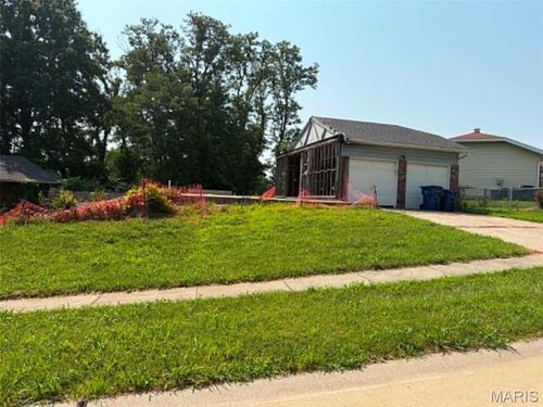11852 Northport Dr, Florissant, MO, 63033-6735 | Card Image