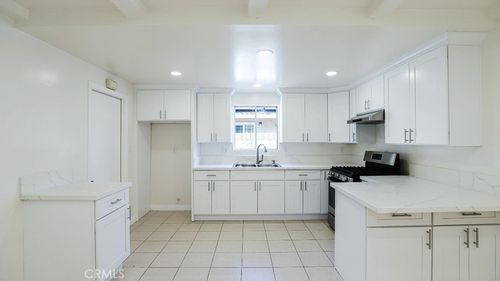 2910 W Cubbon St, Santa Ana, CA, 92704-1516 | Card Image