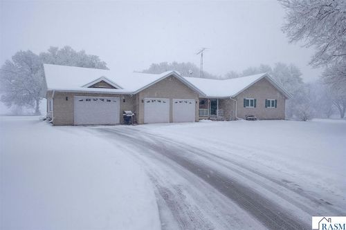 4 S Fox Lake Dr E, Sherburn, MN, 56171-1174 | Card Image