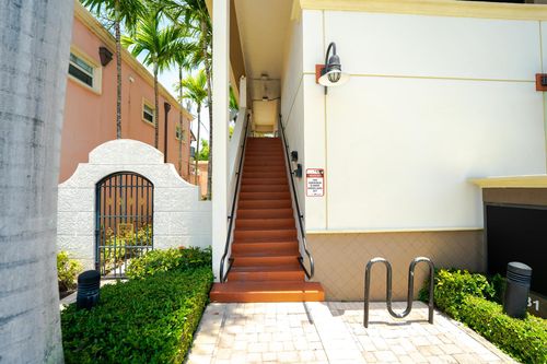 827-831 E Palmetto Park Rd, Boca Raton, FL, 33432-5105 | Card Image