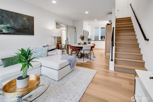 b-7512 43rd Ave S, Seattle, WA, 98118-3902 | Card Image