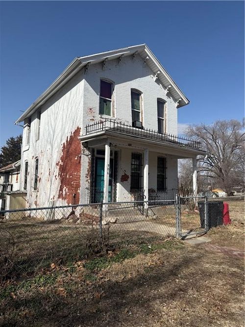 906 S 11th St, Saint Joseph, MO, 64503-2409 | Card Image