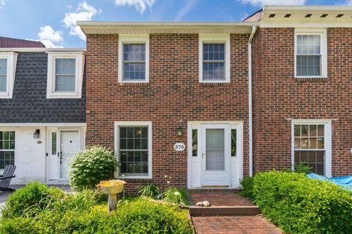 575 Dlyn St, Columbus, OH, 43228-2521 | Card Image