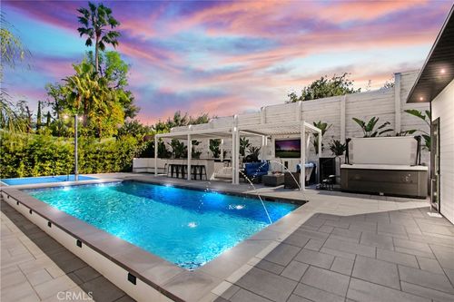 20200 Clark St, Woodland Hills, CA, 91367-5503 | Card Image