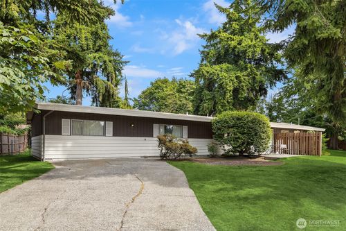 1816 114th Ave Ne, Bellevue, WA, 98004-3003 | Card Image