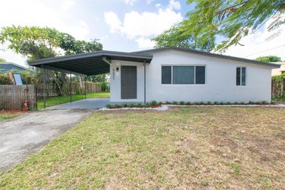 5621 Ne 9th Ave, House other with 3 bedrooms, 2 bathrooms and null parking in Oakland Park FL | Image 1