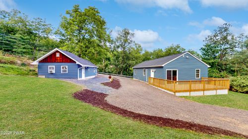 136 Heaters Hill Rd, Matamoras, PA, 18336-2215 | Card Image