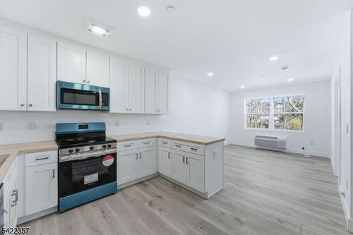 b307-95 Shepherds Ln, Totowa, NJ, 07512-2130 | Card Image