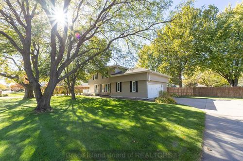 2408 Apache Rd, Grand Island, NE, 68801-7517 | Card Image