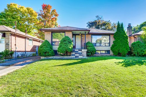 31 Sussex Ave, Richmond Hill, ON, L4C2E5 | Card Image