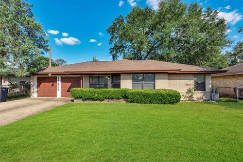 10402 Hollyglen Dr, Houston, TX, 77016-3316 | Card Image