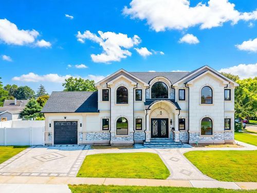 16 Violet Ave, Hicksville, NY, 11801-1748 | Card Image