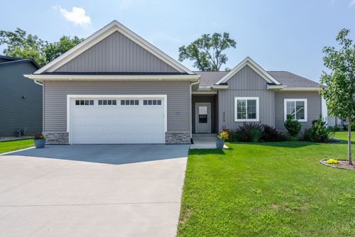 4909 Willow Cir, Davenport, IA, 52806-2359 | Card Image