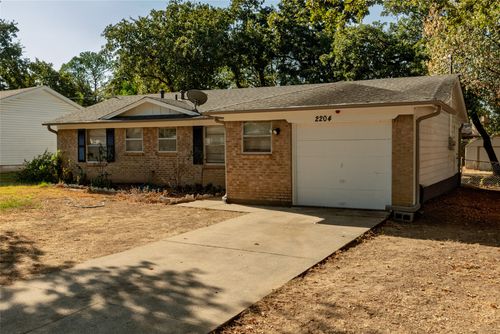 2204 Cales Drive, Arlington, TX, 76013 | Card Image