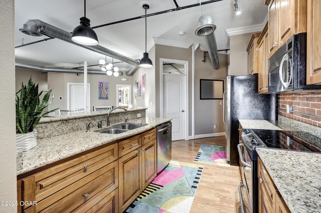 403 - 214 E 4 Th St, Condo with 2 bedrooms, 2 bathrooms and null parking in Joplin MO | Image 8