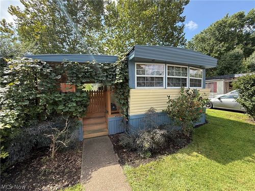 310 Gulf Stream Lane Se, New Philadelphia, OH, 44663 | Card Image