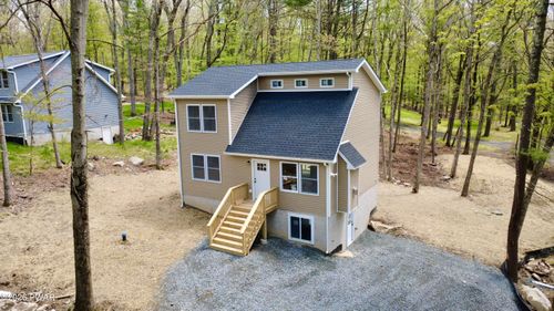 101 Pine Dr, Shohola, PA, 18458-4118 | Card Image