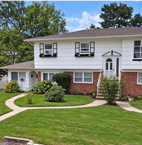 56 Sammis Avenue, Babylon, NY, 11729 | Card Image
