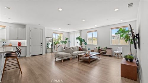 237-3930 S Oasis Paseo, Ontario, CA, 91761-4193 | Card Image