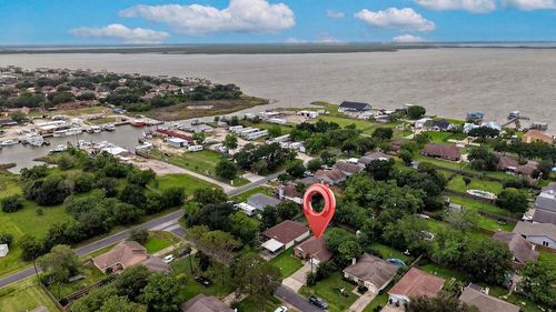 1916 41st Ave N, Texas City, TX, 77590-4026 | Card Image