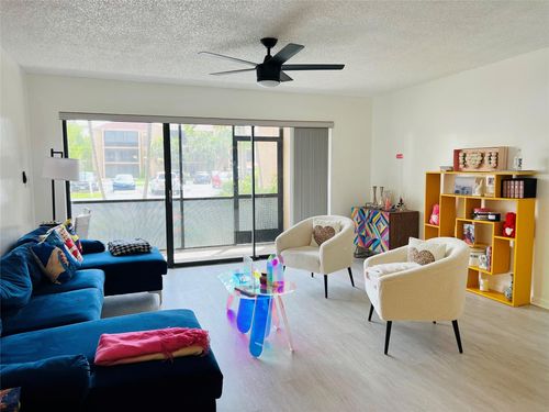 7-4040 N Hills Dr, Hollywood, FL, 33021-2464 | Card Image