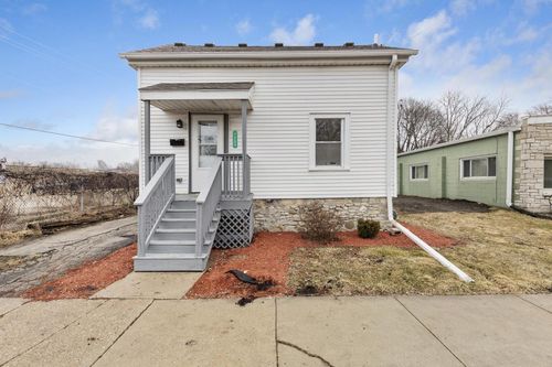 1237 The Strand, Waukesha, WI, 53186-3861 | Card Image