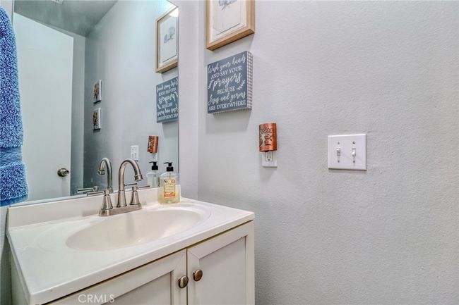 Downstairs guest bathroom | Image 11