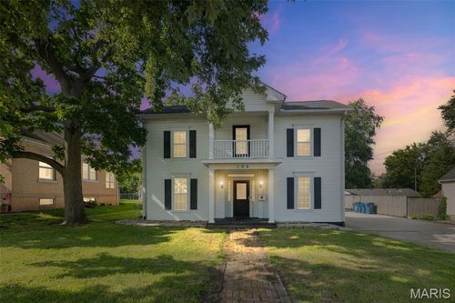 105 W Clay St, Troy, IL, 62294-1103 | Card Image