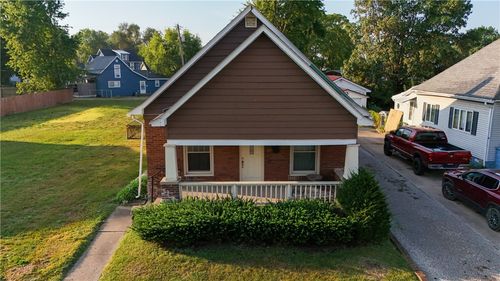 114 E 5th St, Tilton, IL, 61833-7423 | Card Image