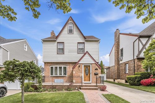 19911 24th Ave, Whitestone, NY, 11357-4125 | Card Image