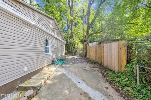 207 Manhattan Ave, Oak Ridge, TN, 37830-7504 | Card Image