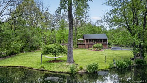 1 Stone Arch Manor Rd, Rock Tavern, NY, 12575-5313 | Card Image