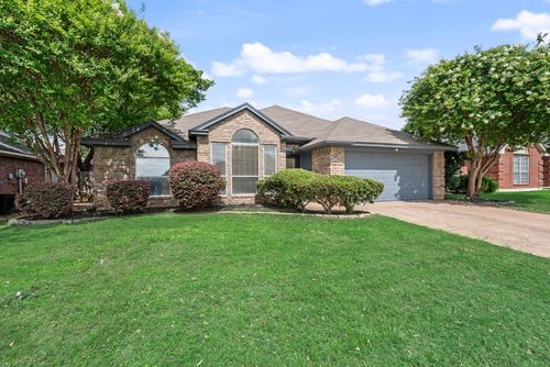 2907 Clairemont Ln, Euless, TX, 76039-4104 | Card Image