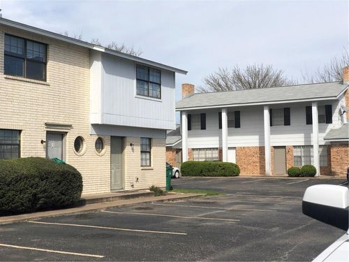 apt-8-202 Dahlberg Blvd, Taylor, TX, 76574-1717 | Card Image