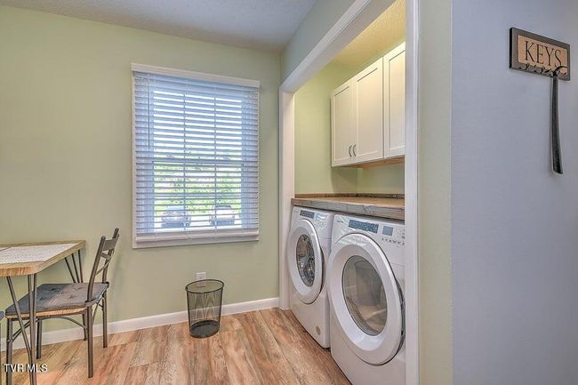 3 - 2023 Weaver Pike, Condo with 2 bedrooms, 2 bathrooms and null parking in Bristol TN | Image 5