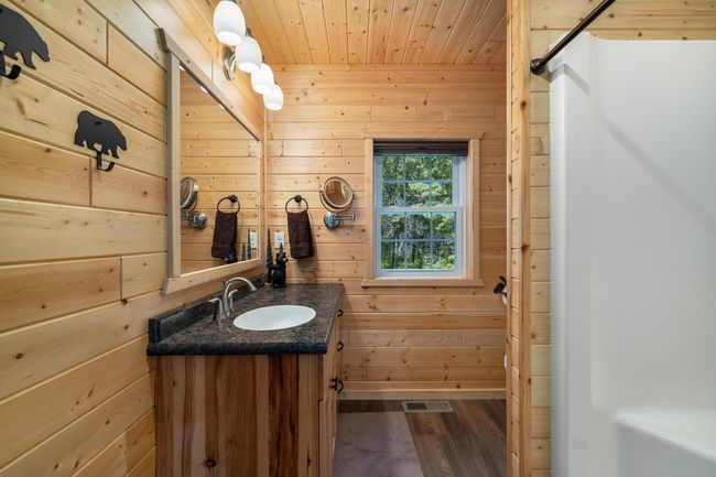 Three quarter bath in shop | Image 32