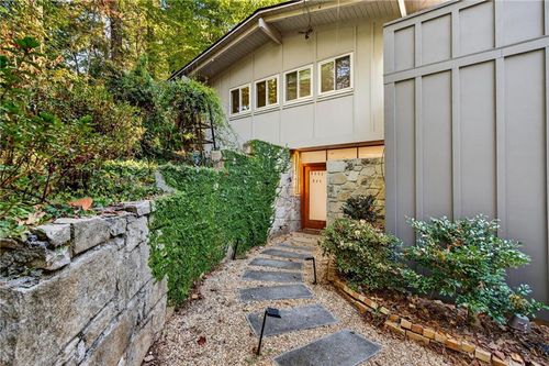 3813 Watkins Pl Ne, brookhaven, GA, 30319-1828 | Card Image