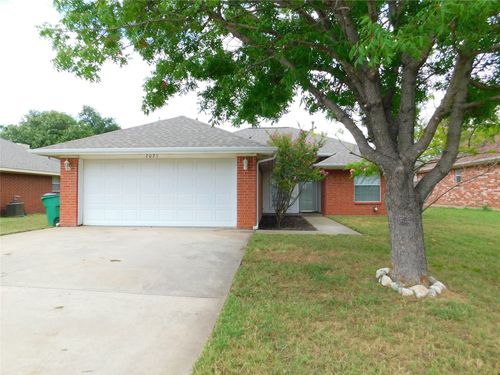 2025 Duck Creek Rd, Sanger, TX, 76266-5019 | Card Image