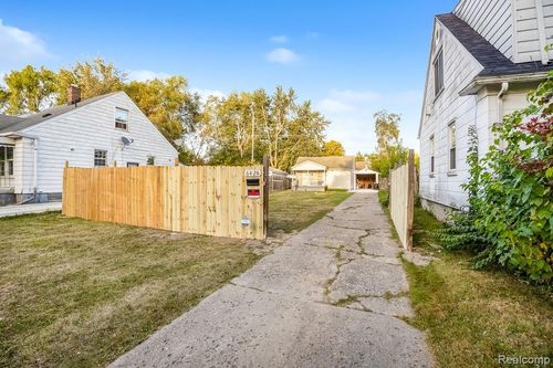 6426 Artesian St, Detroit, MI, 48228-4906 | Card Image