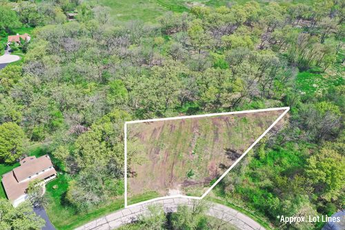 802 Apache Trl, Lake Villa, IL, 60046-7303 | Card Image