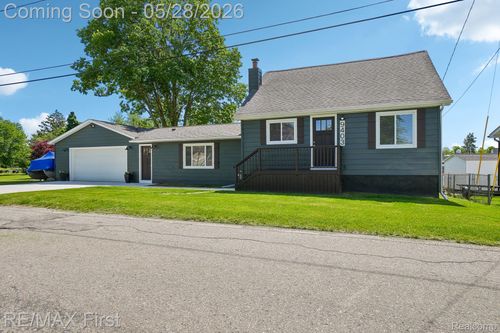 9403 Buckingham St, White Lake, MI, 48386-1520 | Card Image