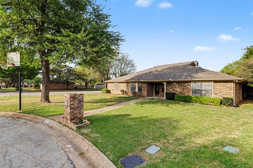 7401 Windcrest Ct N, North Richland Hills, TX, 76182-7734 | Card Image