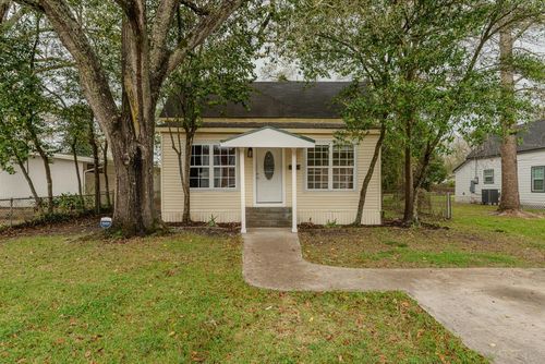 560 N 9th St, Silsbee, TX, 77656-3506 | Card Image